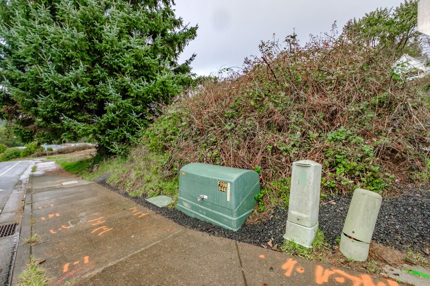 More Photos Of 1005 SE Bay Blvd, Newport Land For Sale