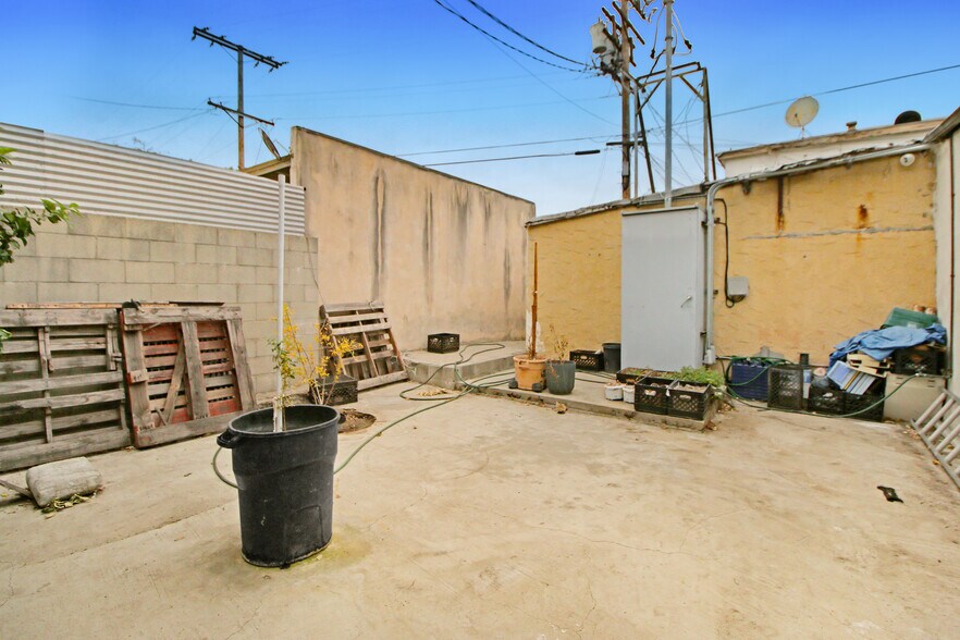 More Photos Of 1710 Lake St, Glendale Convenience Store For Sale