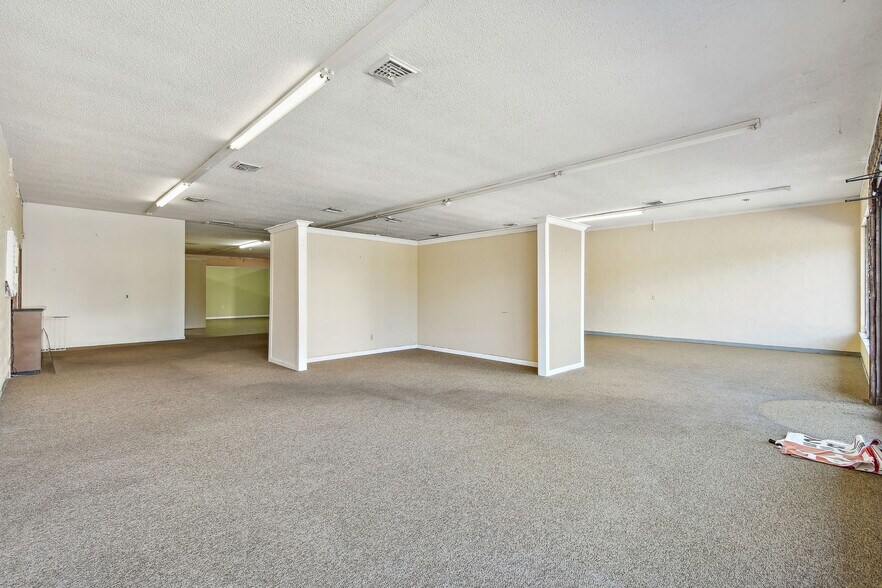 More Photos Of 1956 Kingsley Ave, Orange Park General Retail For Lease
