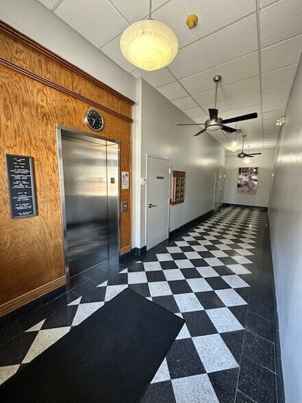 More Photos Of 419 W Broadway St, Muskogee Office For Sale