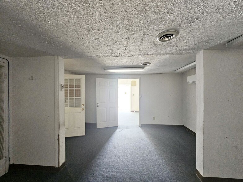 More Photos Of 425 S Lee St, Whiteville Office For Sale