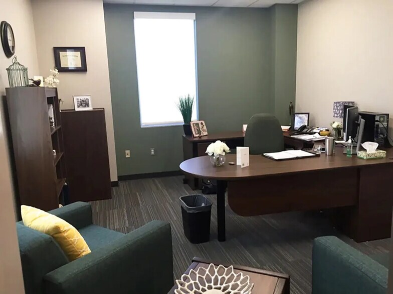 More Photos Of 410 Travertine, Ardmore Office For Sale