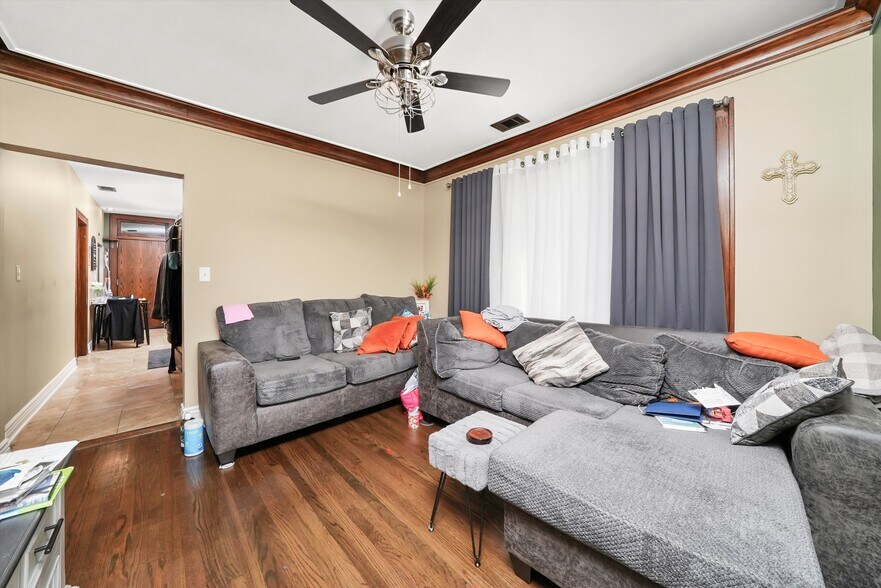 More Photos Of 6933 S Washtenaw Ave, Chicago Multifamily For Sale