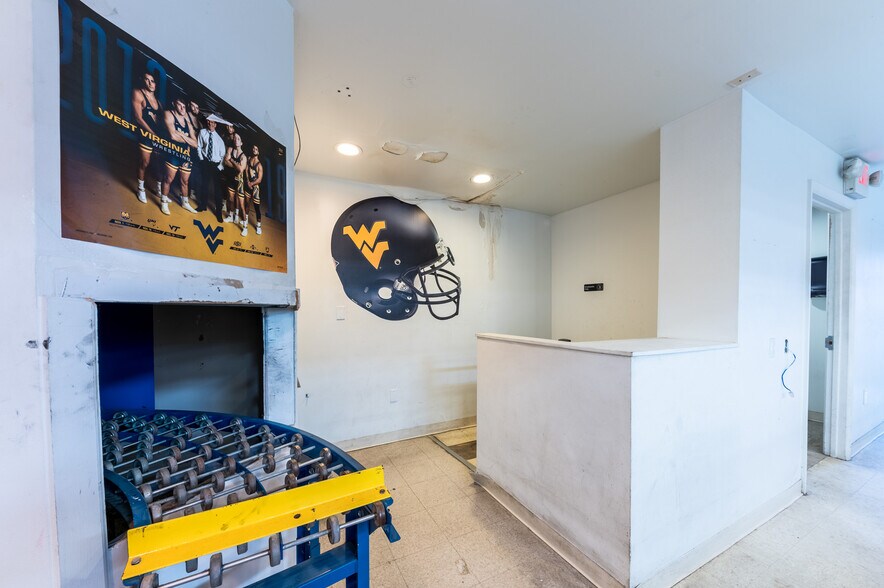 More Photos Of 1370 University Ave, Morgantown Storefront Retail Office For Lease