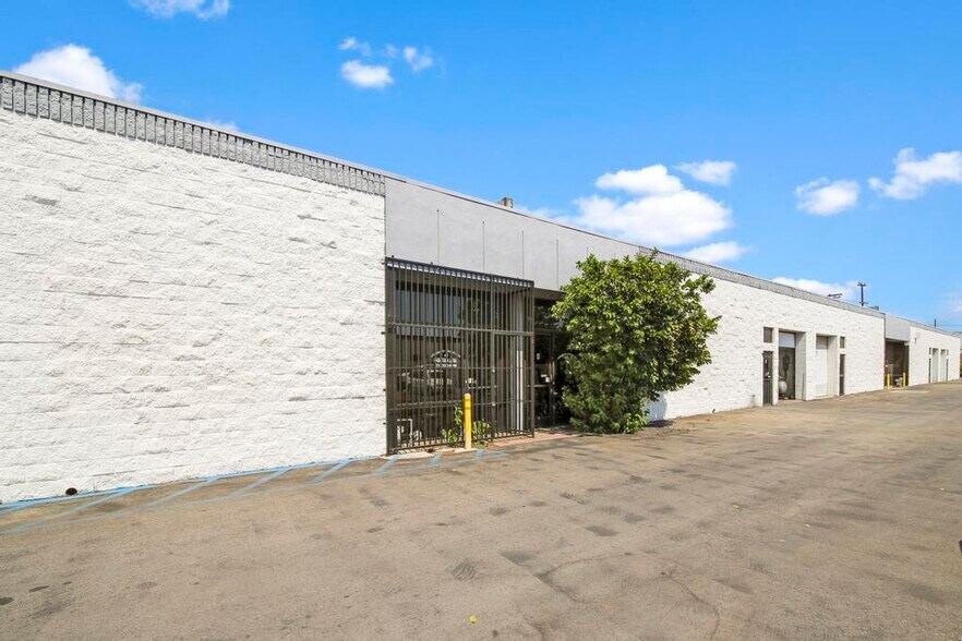 More Photos Of 9555 Owensmouth Ave, Chatsworth Warehouse For Lease