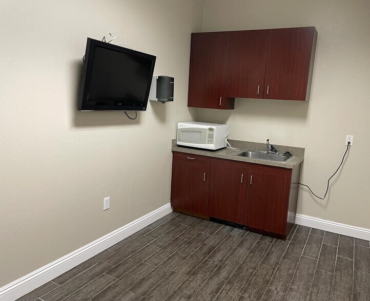 More Photos Of 20819 N Cave Creek Rd, Phoenix Office For Lease