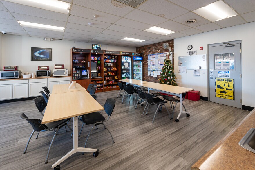 More Photos Of 116 Parker St, Newburyport Manufacturing For Sale