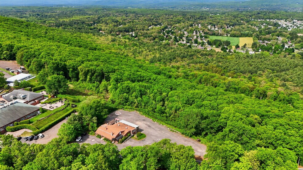 More Photos Of 100 Mountain Rd, Easthampton Restaurant For Sale