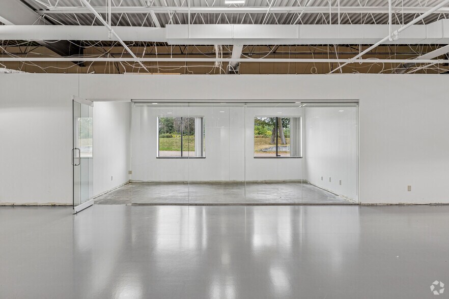 More Photos Of 343 E 82nd St, Chaska Warehouse For Sale