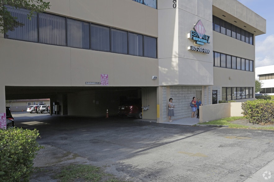 More Photos Of 8080 W Flagler St, Miami Office For Lease
