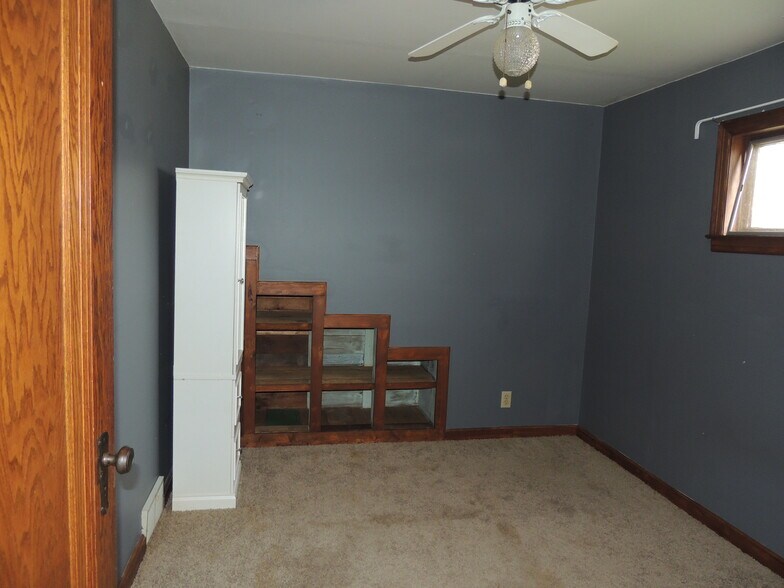 More Photos Of 726 Valley Rd, Menasha Bar For Sale