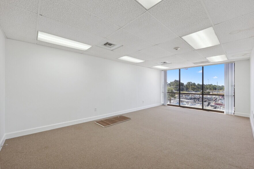 More Photos Of 13825 US Highway 19, Hudson Office For Lease