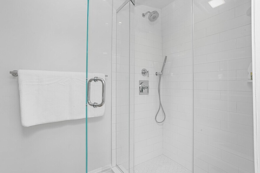 More Photos Of 25 Henry St, Greenwich Apartments For Sale
