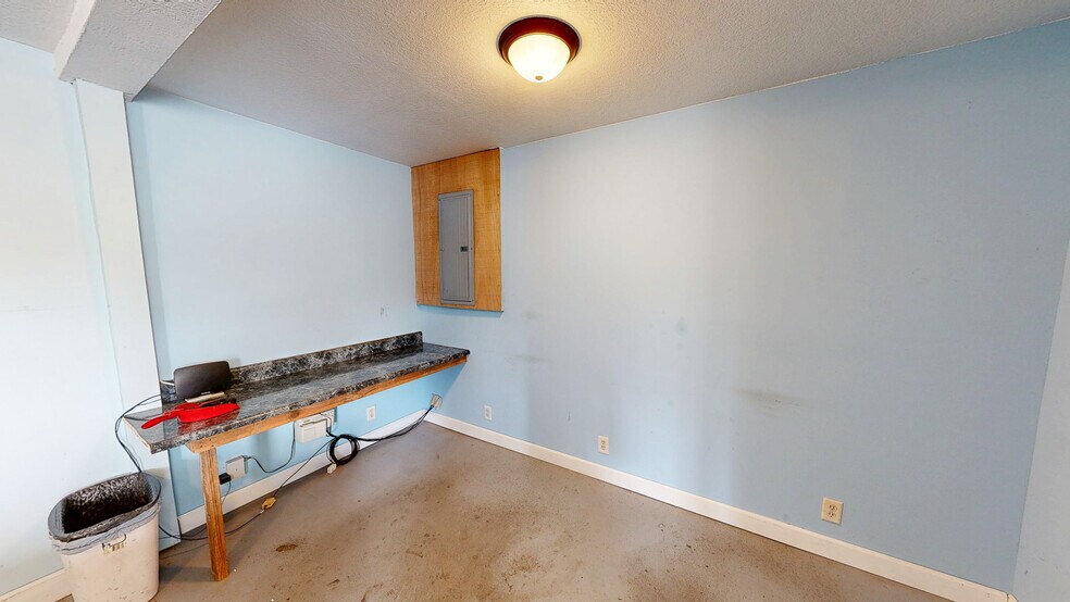 More Photos Of 716 S Main St, Enterprise Auto Repair For Sale