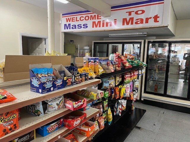 More Photos Of 30 Boston St, Salem Storefront Retail Residential For Lease