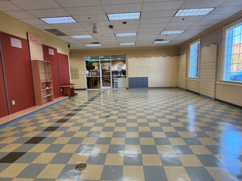 More Photos Of 509 S Van Buren Rd, Eden Medical For Lease