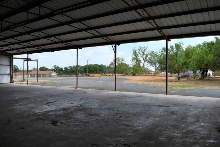 More Photos Of 1737 Hwy 81, Pearsall Warehouse For Sale