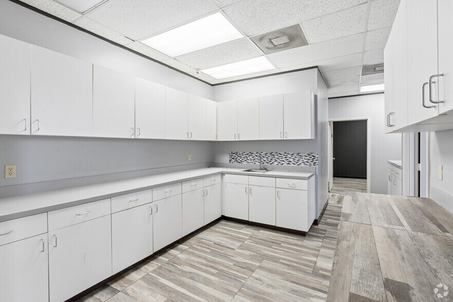 More Photos Of 8240 Antoine Dr, Houston Medical For Sale