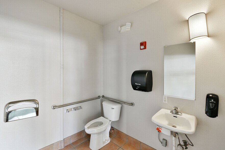More Photos Of 4801 Geary Blvd, San Francisco Apartments For Lease