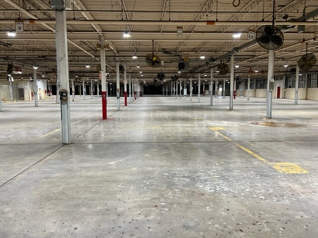 More Photos Of 400 Myron St, Youngstown Manufacturing For Lease