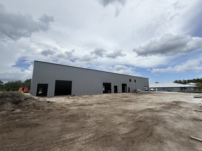 More Photos Of 1006 Viera Boulevard, Rockledge Showroom For Lease