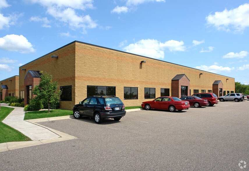Primary Photo Of 533 Hayward Ave N, Oakdale Light Manufacturing For Sale