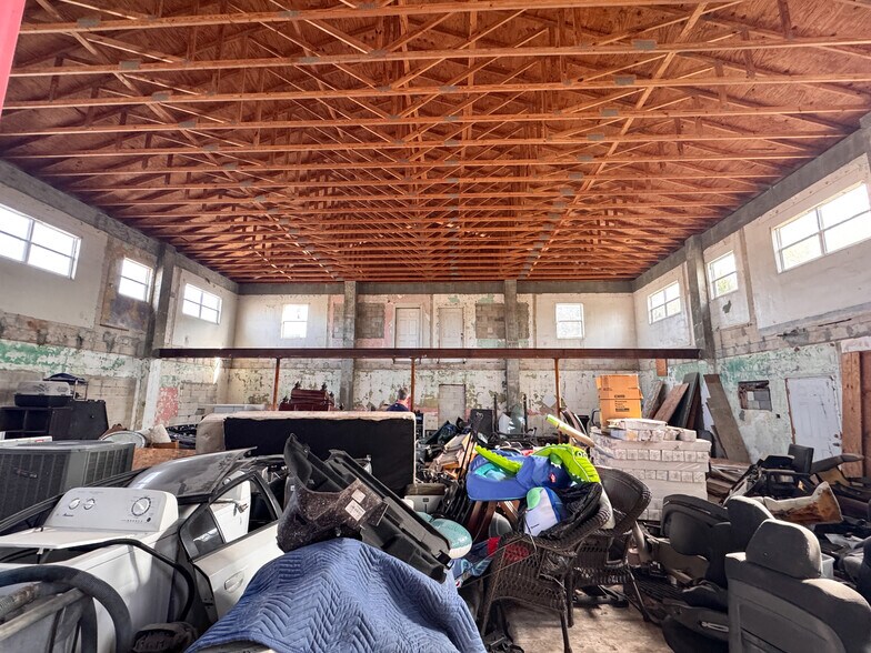 More Photos Of 701 W King St, Cocoa Warehouse For Sale