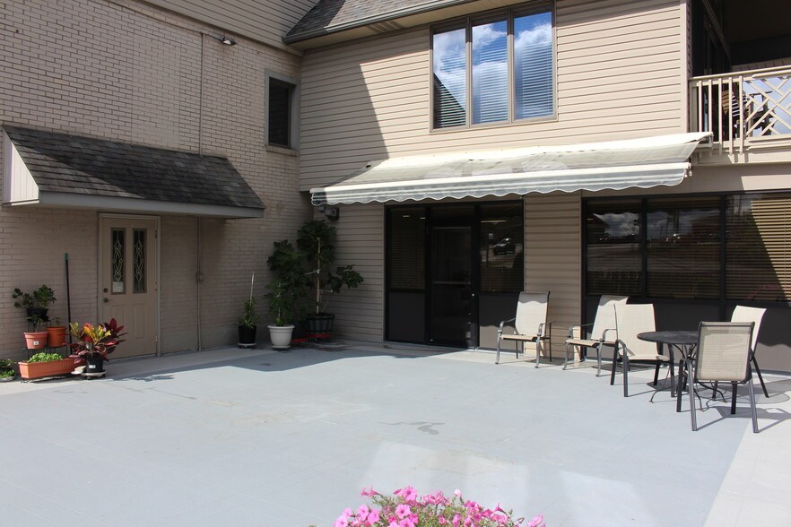 More Photos Of 725 Main St, Wintersville Restaurant For Sale