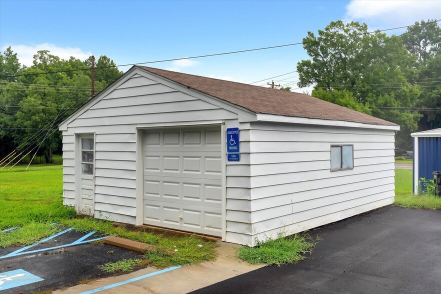 More Photos Of 323 W Georgia Rd, Simpsonville Restaurant For Lease