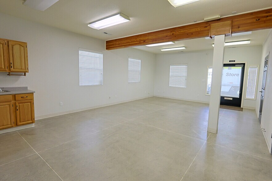 More Photos Of 137 Hall Ave, Coos Bay Office For Sale