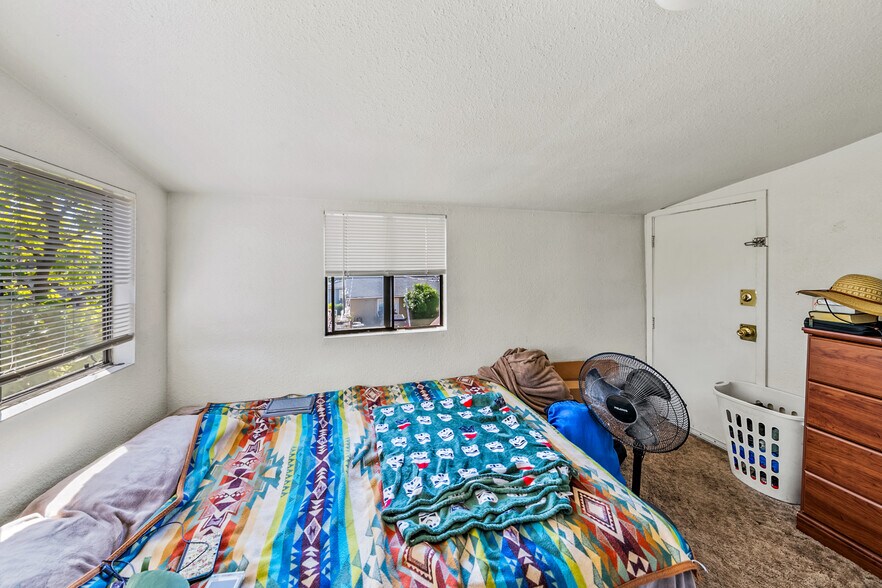 More Photos Of 303 SW I St, Grants Pass Apartments For Sale