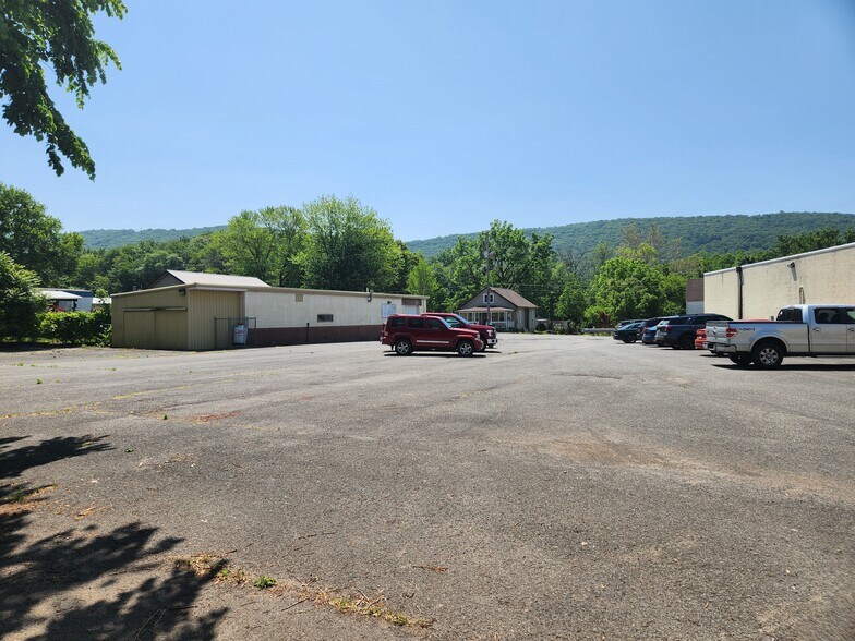More Photos Of 100 Church St, Millersburg Service For Lease