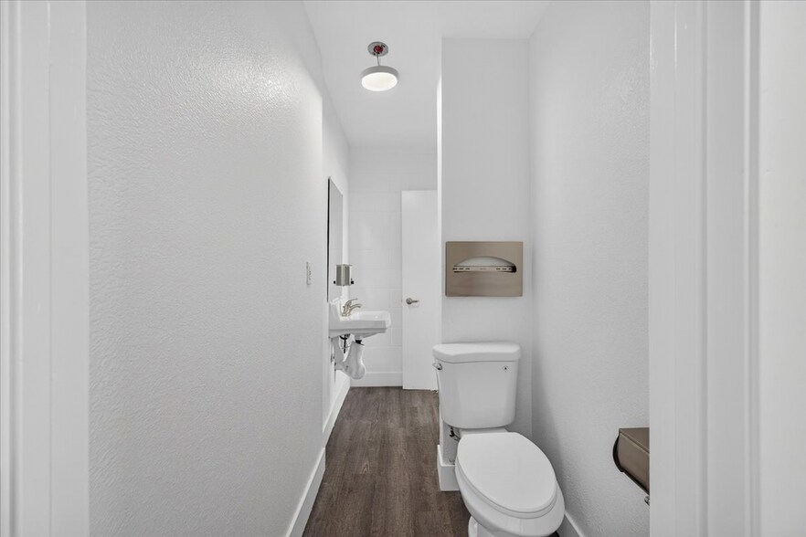 More Photos Of 28-40 E Minarets Ave, Pinedale Medical For Lease