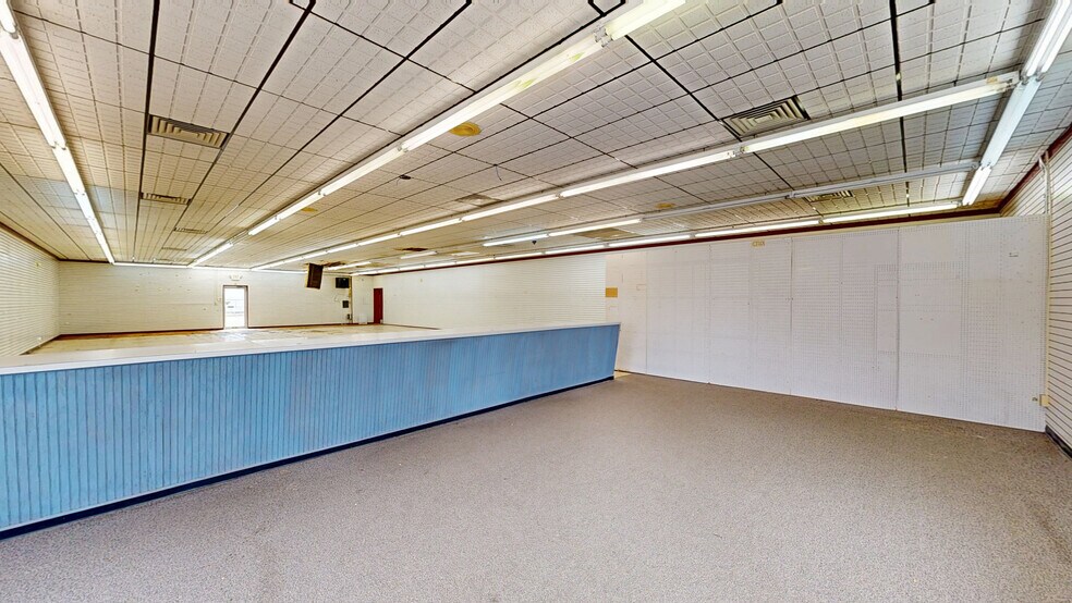 More Photos Of 631 6th Ave, Huntington Storefront For Sale