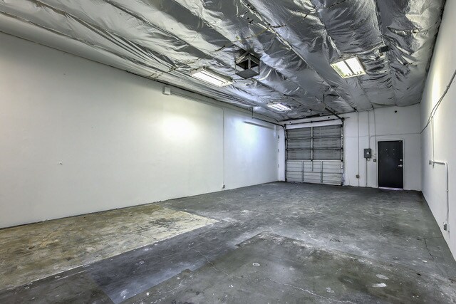More Photos Of 3867 S Valley View Blvd, Las Vegas Warehouse For Lease