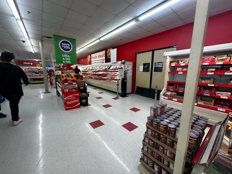 More Photos Of 3850 Holston Dr, Knoxville Supermarket For Sale