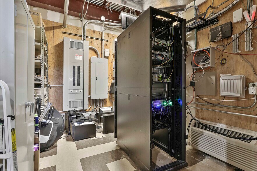 More Photos Of 1039 Sullivan Rd, Newnan Office For Lease