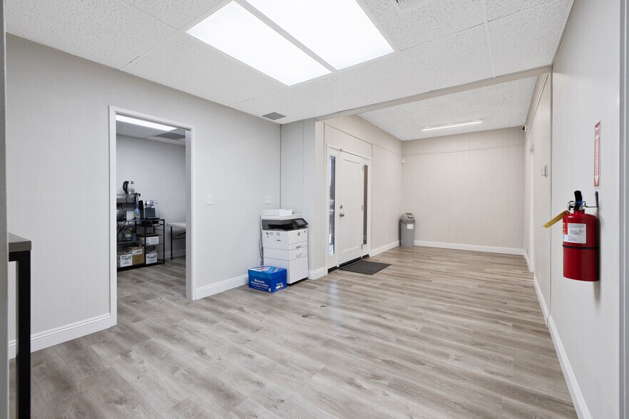 More Photos Of 1620 W Mineral King Ave, Visalia Office For Sale
