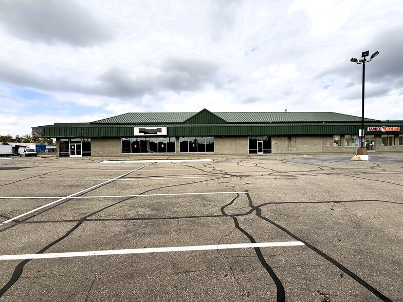 More Photos Of 11811 E 8 Mile Rd, Warren General Retail For Lease