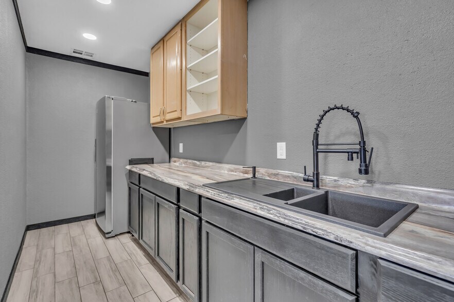More Photos Of 603 Lake Murray Dr E, Ardmore Flex For Sale