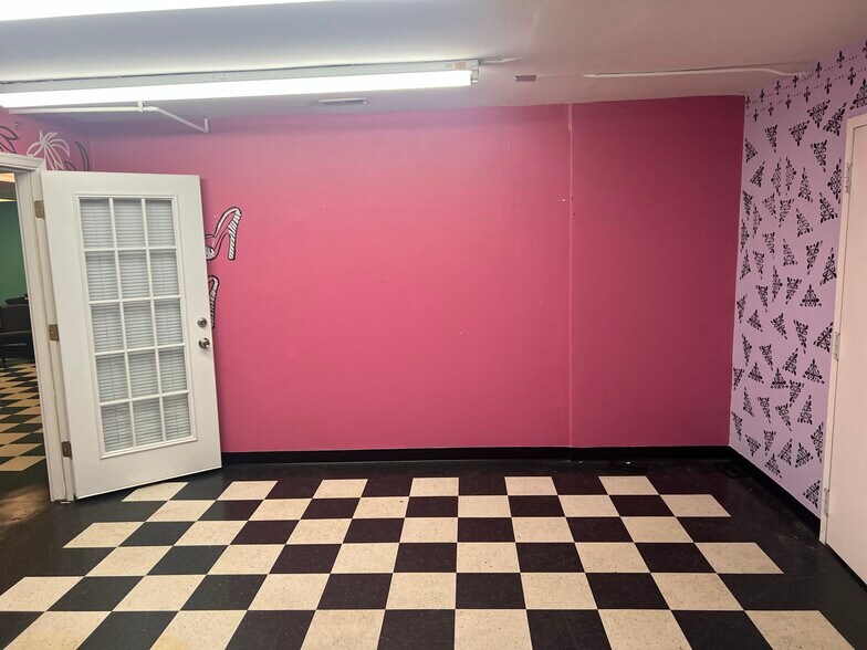 More Photos Of 8022 Old Alexandria Ferry Rd, Clinton Flex For Sale