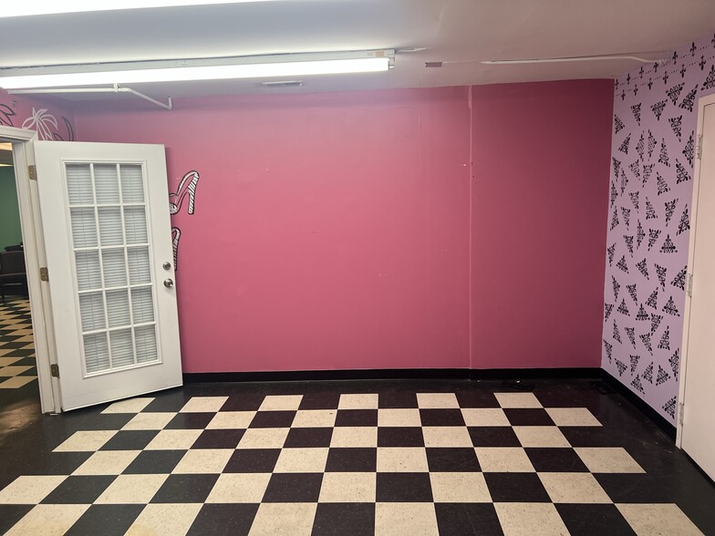 More Photos Of 8022 Old Alexandria Ferry Rd, Clinton Light Distribution For Sale