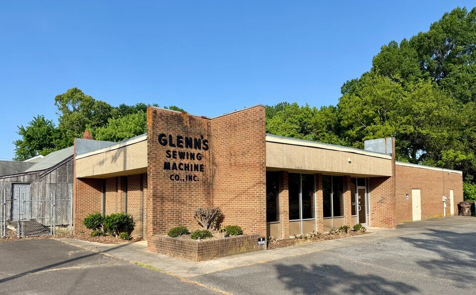 More Photos Of 1100-1102 English Rd, High Point Manufacturing For Sale