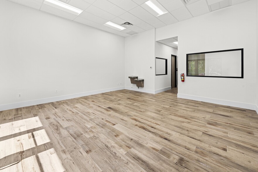 More Photos Of 3080 W Sheridan St, Hollywood Manufacturing For Lease