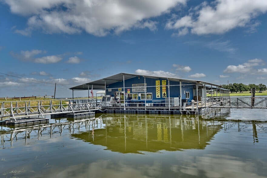 More Photos Of 505 Marina, Brenham Specialty For Sale