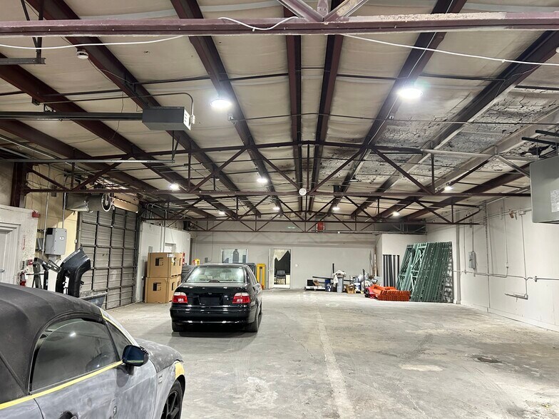 More Photos Of 3455 S Eliot St, Sheridan Warehouse For Lease