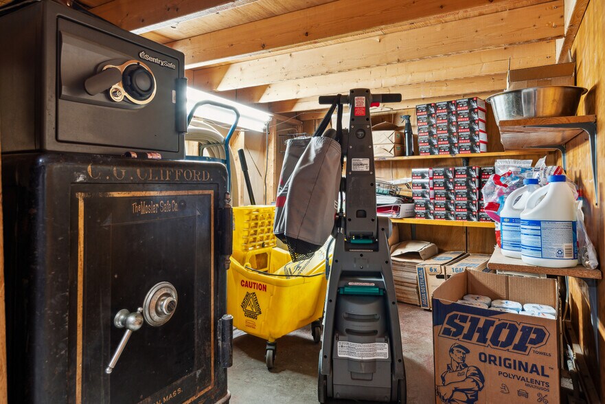 More Photos Of 185 Main St, Bethel Freestanding For Sale