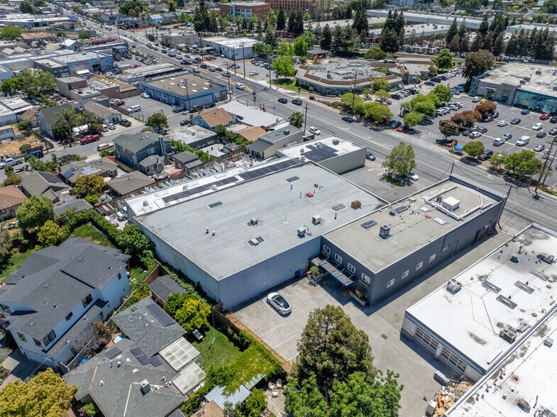 More Photos Of 2565-2569 Middlefield Rd, Redwood City Warehouse For Lease