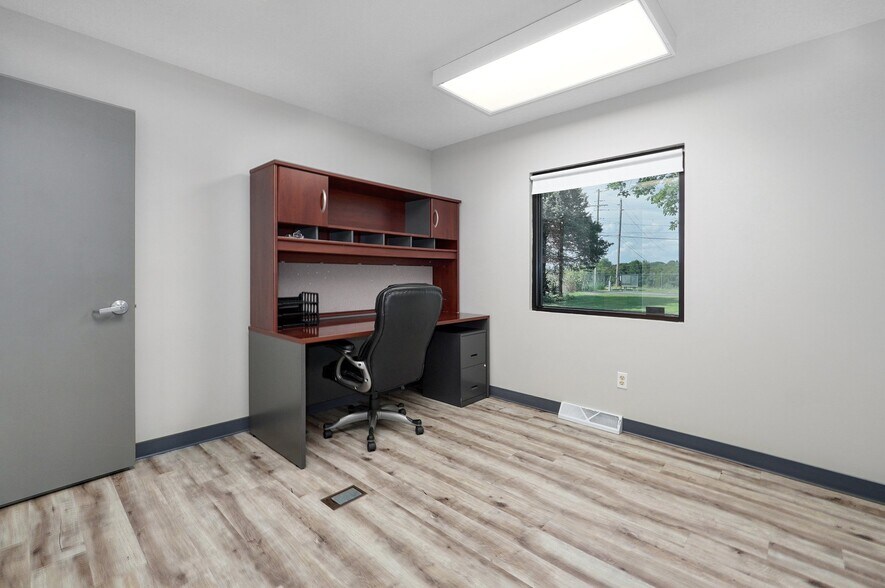 More Photos Of 3560 E Evergreen St, Springfield Office For Sale