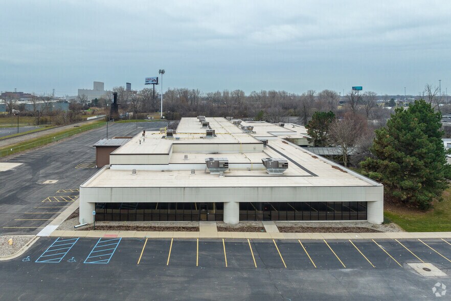 More Photos Of 15021 S Commerce Dr, Dearborn Research And Development For Sale